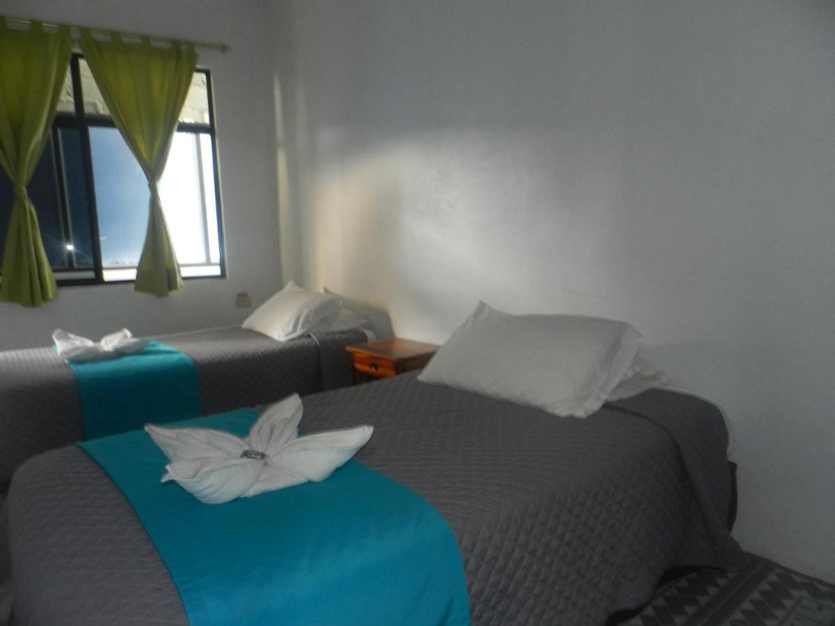 阿约拉港 加德纳加拉帕戈斯旅馆旅舍 外观 照片